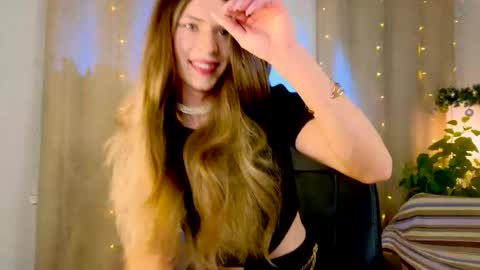 Snapshot of branda_kelly chatting on 12-15-25, 01:37 Branda online show from 12-15-25, 01:37