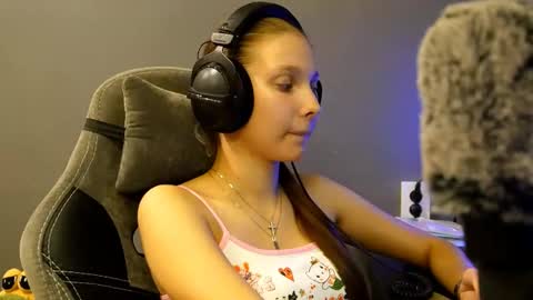 Snapshot of brandamatteson chatting on 12-15-25, 04:33 Alice online show from 12-15-25, 04:33