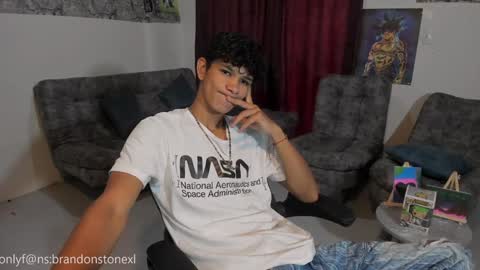 Snapshot of brandonstonexl chatting on 12-30-24, 09:40 Brandon Stone online show from 12-30-24, 09:40