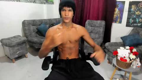 Snapshot of brandonstonexl chatting on 03-10-25, 10:24 Brandon Stone online show from 03-10-25, 10:24