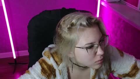 Snapshot of brandy__stars chatting on 12-20-24, 01:36 Belle online show from 12-20-24, 01:36