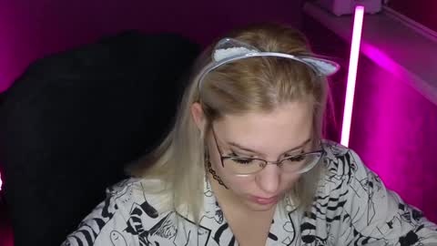 Snapshot of brandy__stars chatting on 12-21-24, 02:09 Belle online show from 12-21-24, 02:09