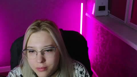 Snapshot of brandy__stars chatting on 12-22-24, 02:06 Belle online show from 12-22-24, 02:06