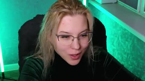 Snapshot of brandy__stars chatting on 12-25-24, 01:20 Belle online show from 12-25-24, 01:20