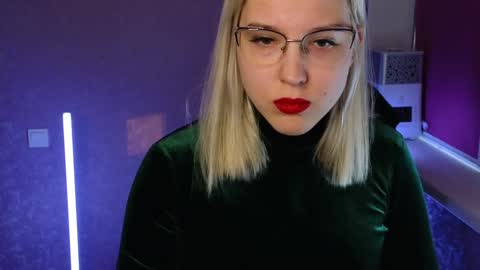 Snapshot of brandy__stars chatting on 12-25-24, 04:22 Belle online show from 12-25-24, 04:22