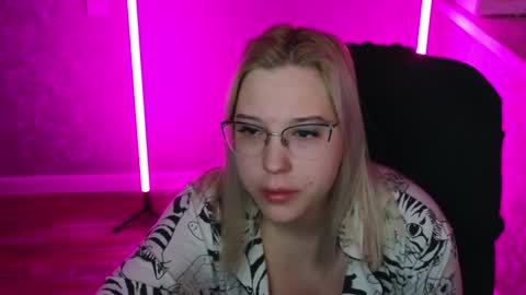 Snapshot of brandy__stars chatting on 12-27-24, 01:43 Belle online show from 12-27-24, 01:43