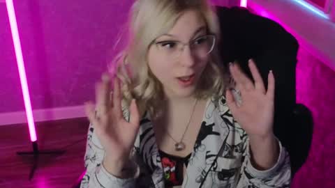 Snapshot of brandy__stars chatting on 01-01-25, 06:26 Belle online show from 01-01-25, 06:26