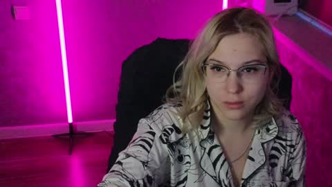 Snapshot of brandy__stars chatting on 01-03-25, 02:43 Belle online show from 01-03-25, 02:43