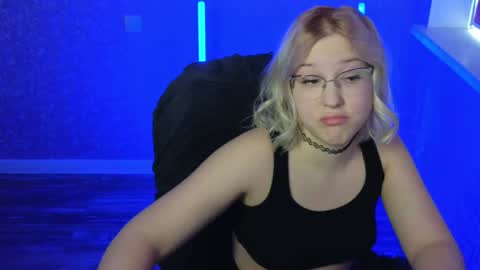 Snapshot of brandy__stars chatting on 01-16-25, 04:49 Belle online show from 01-16-25, 04:49