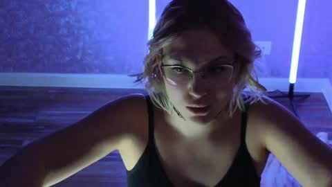 Snapshot of brandy__stars chatting on 01-17-25, 05:21 Belle online show from 01-17-25, 05:21