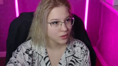 Snapshot of brandy__stars chatting on 01-22-25, 02:37 Belle online show from 01-22-25, 02:37