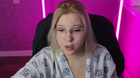 Snapshot of brandy__stars chatting on 01-22-25, 05:48 Belle online show from 01-22-25, 05:48