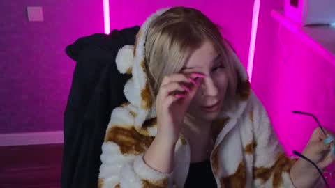 Snapshot of brandy__stars chatting on 01-29-25, 03:33 Belle online show from 01-29-25, 03:33