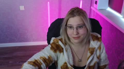 Snapshot of brandy__stars chatting on 02-05-25, 03:55 Belle online show from 02-05-25, 03:55