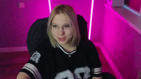 Snapshot of brandy__stars chatting on 02-07-25, 02:08 Belle online show from 02-07-25, 02:08