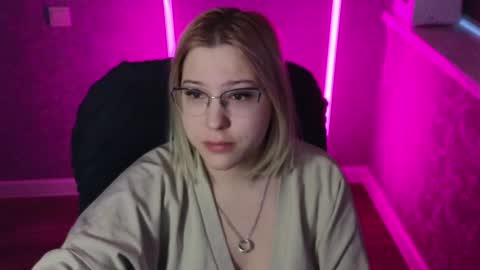 Snapshot of brandy__stars chatting on 02-08-25, 02:15 Belle online show from 02-08-25, 02:15