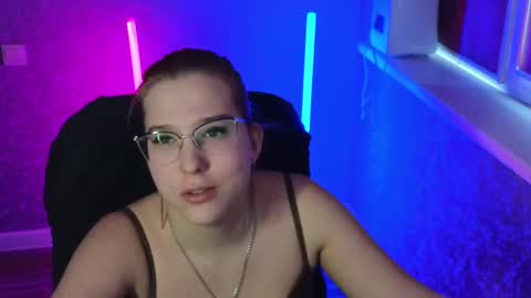 Snapshot of brandy__stars chatting on 02-09-25, 04:57 Belle online show from 02-09-25, 04:57