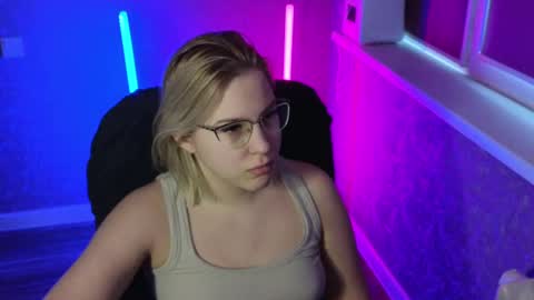 Snapshot of brandy__stars chatting on 02-16-25, 02:42 Belle online show from 02-16-25, 02:42