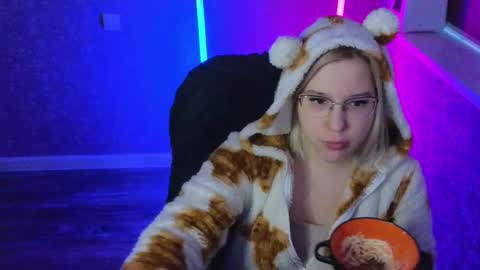 Snapshot of brandy__stars chatting on 02-17-25, 02:20 Belle online show from 02-17-25, 02:20