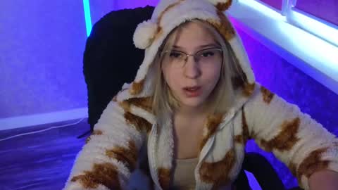 Snapshot of brandy__stars chatting on 02-20-25, 04:07 Belle online show from 02-20-25, 04:07