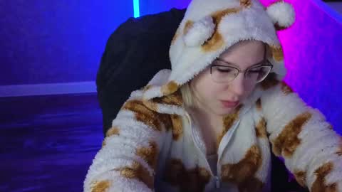 Snapshot of brandy__stars chatting on 02-24-25, 02:08 Belle online show from 02-24-25, 02:08