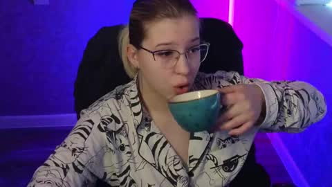 Snapshot of brandy__stars chatting on 03-02-25, 05:01 Belle online show from 03-02-25, 05:01