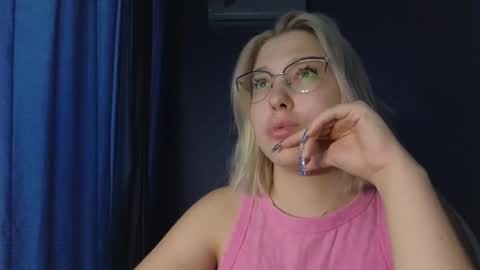 Snapshot of brandy__stars chatting on 10-02-25, 09:27 Belle online show from 10-02-25, 09:27