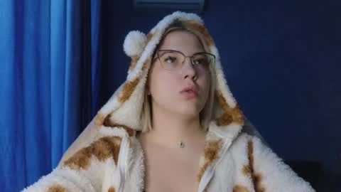 Snapshot of brandy__stars chatting on 10-03-25, 04:31 Belle online show from 10-03-25, 04:31