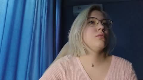 Snapshot of brandy__stars chatting on 10-05-25, 03:27 Belle online show from 10-05-25, 03:27