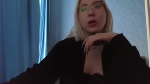 Snapshot of brandy__stars chatting on 10-20-25, 05:52 Belle online show from 10-20-25, 05:52