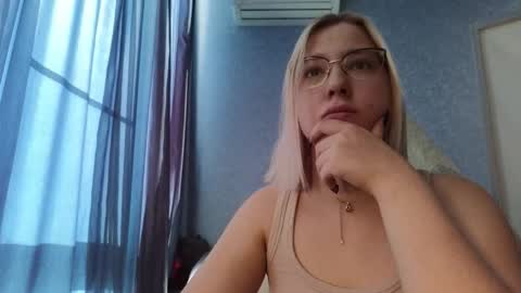 Snapshot of brandy__stars chatting on 10-25-25, 04:09 Belle online show from 10-25-25, 04:09