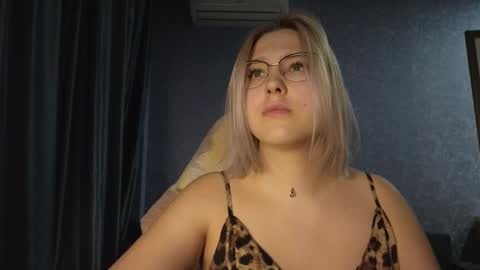 Snapshot of brandy__stars chatting on 10-30-25, 11:00 Belle online show from 10-30-25, 11:00