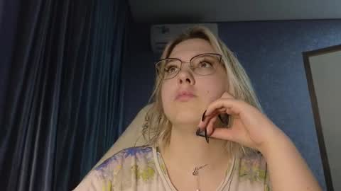 Snapshot of brandy__stars chatting on 11-09-25, 12:25 Belle online show from 11-09-25, 12:25