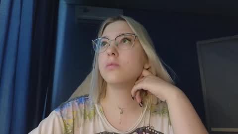 Snapshot of brandy__stars chatting on 11-10-25, 07:51 Belle online show from 11-10-25, 07:51