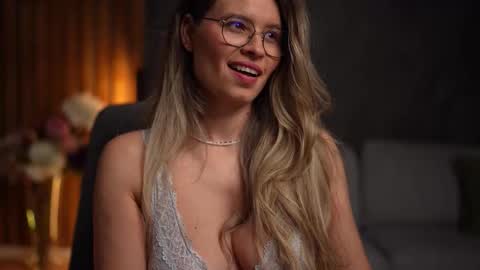 Snapshot of brandywhite chatting on 11-18-25, 05:23 Alex online show from 11-18-25, 05:23