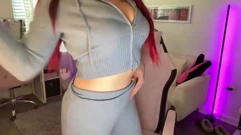 Snapshot of bratbarbie chatting on 02-17-26, 10:05 Goddess Samantha online show from 02-17-26, 10:05