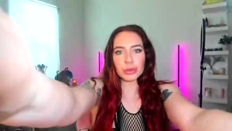 Snapshot of bratbarbie chatting on 03-22-26, 09:29 Goddess Samantha online show from 03-22-26, 09:29