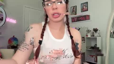 Snapshot of bratbarbie chatting on 05-05-26, 09:01 Goddess Samantha online show from 05-05-26, 09:01