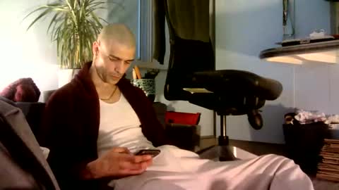 Bratdownunder online show from 12-14-25, 07:36