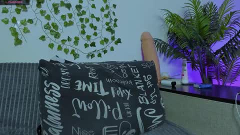 Snapshot of bravomaestro chatting on 11-20-25, 02:06 Johny Bravo online show from 11-20-25, 02:06