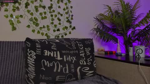 Snapshot of bravomaestro chatting on 12-03-25, 02:26 Johny Bravo online show from 12-03-25, 02:26