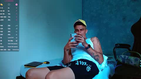 Snapshot of bray_hotboy chatting on 12-28-24, 07:22 Bray Hotboy online show from 12-28-24, 07:22