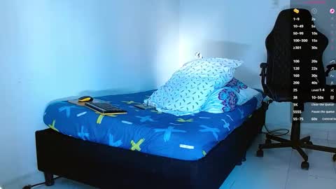 Snapshot of bray_hotboy chatting on 12-03-25, 10:19 Bray Hotboy online show from 12-03-25, 10:19