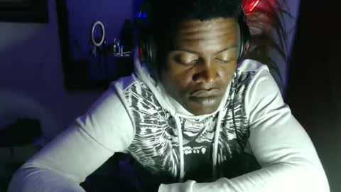 Snapshot of brayan1111x chatting on 05-17-26, 06:55 brayan1111x online show from 05-17-26, 06:55