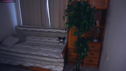 Mia Bunyard online show from 10-14-25, 07:31