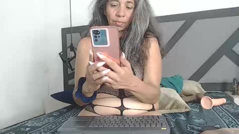 BRENDA VELASQUEZ online show from 03-06-25, 11:53