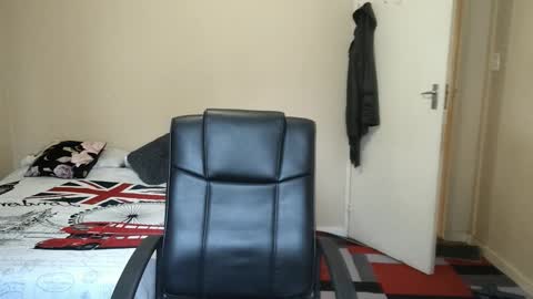 ask me lol online show from 10-14-25, 04:35