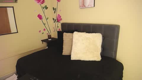 Snapshot of brendarojas_ chatting on 10-16-25, 07:48 Brenda online show from 10-16-25, 07:48