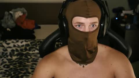 Snapshot of brentonverde chatting on 11-11-25, 11:27 brentonverde online show from 11-11-25, 11:27