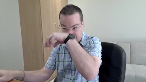 Snapshot of brettdj chatting on 09-20-25, 10:49 Brett online show from 09-20-25, 10:49